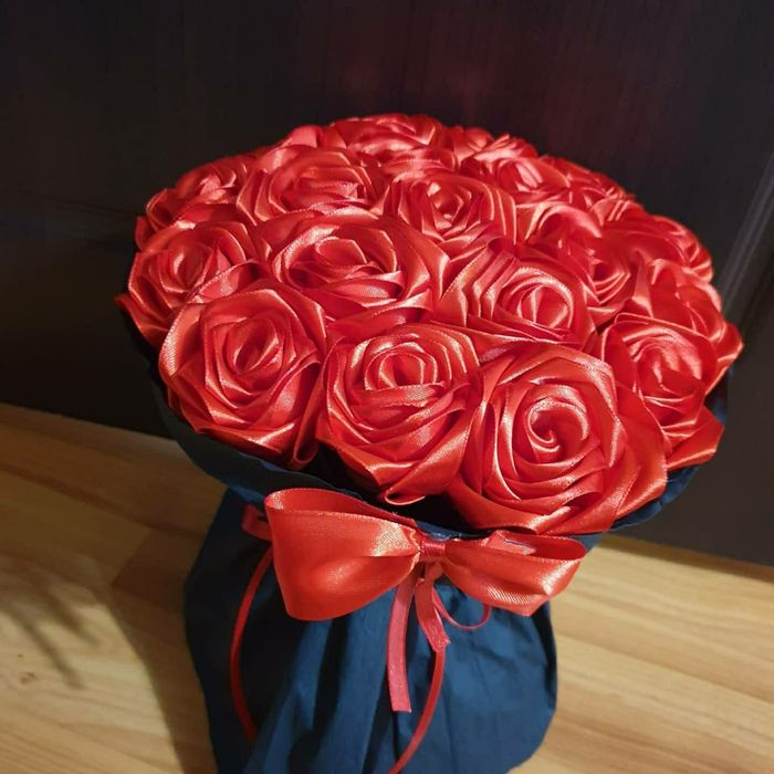 Buchet trandafiri satin