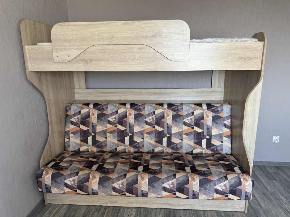 Продам двухъярусную кровать (диван)