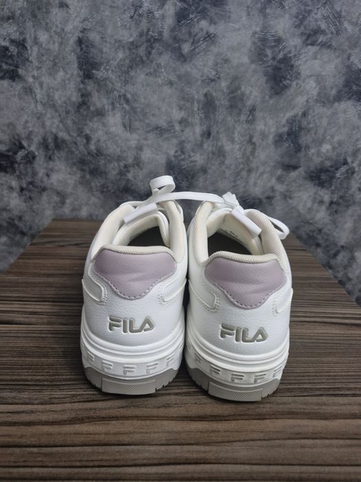 Женские кроссовки.