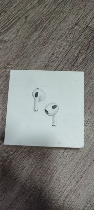 Продам IPhone 11, Air pods 3