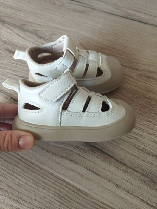 Детские сандали новые