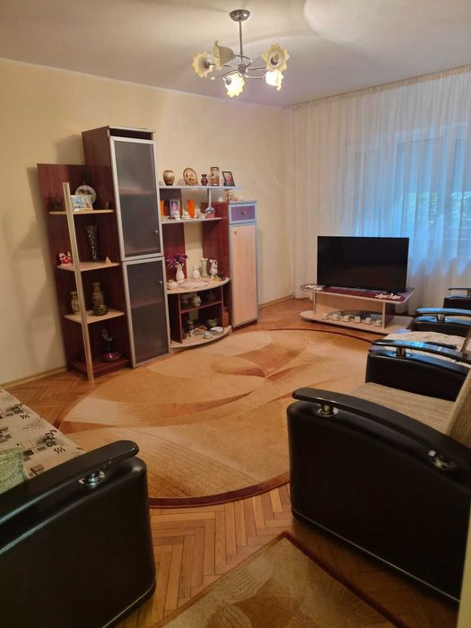 Ofer spre inchiriere apartament 3 camere la Parc Viva pe termen lung