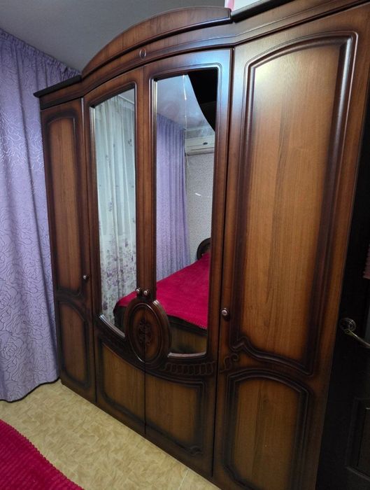 Шкаф с зеркалом в спальню