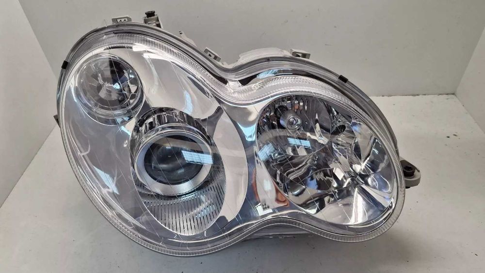 НОВ Мерцедес Ц-клас ксенон фар десен far Xenon Mercedes C-Class W203
