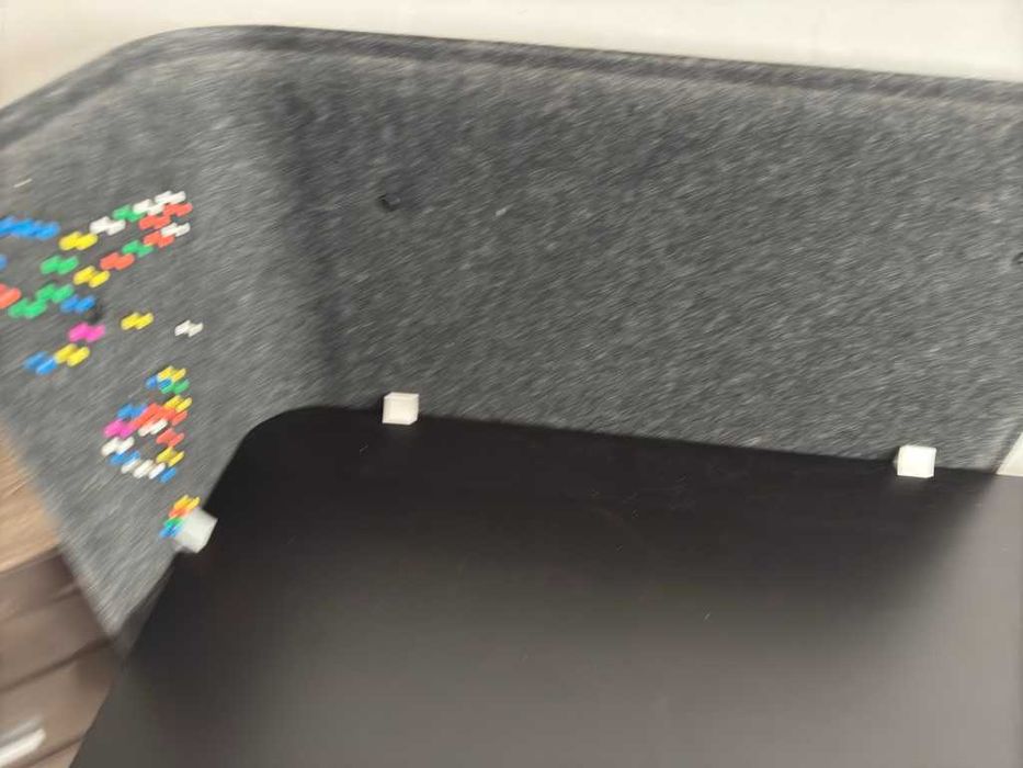 Продавам луксозно офис обзавеждане.