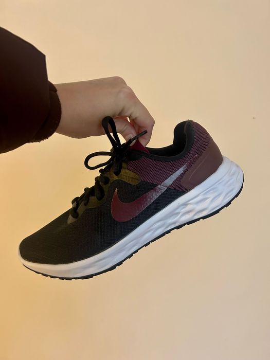 Маратонки NIKE 42 номер