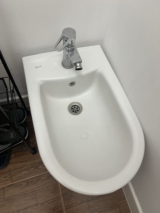 Продам биде в хорошем состоянии