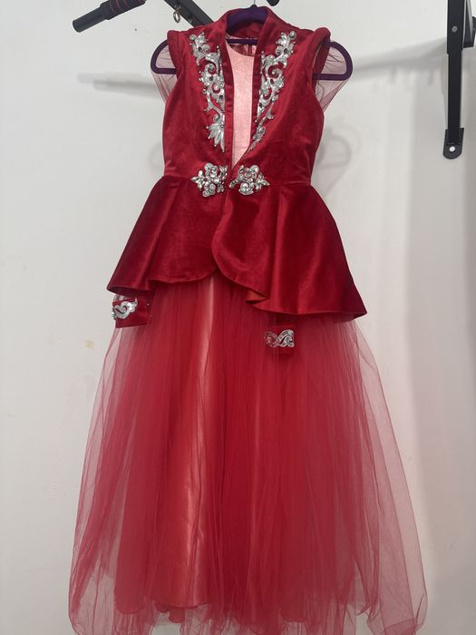 Бальное платье красное