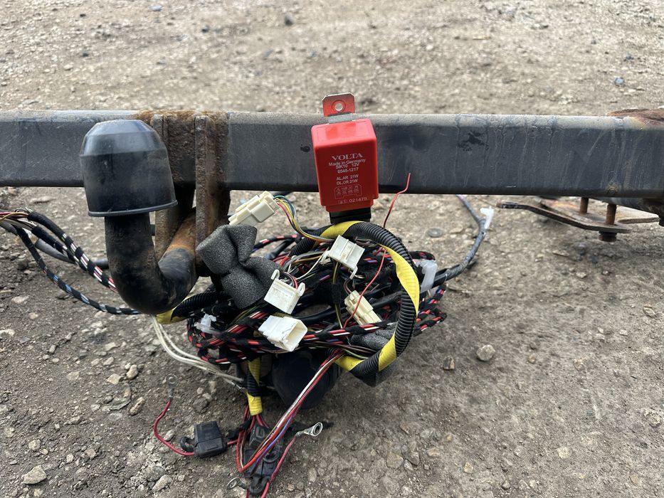 Теглич за Тойота Корола Версо 2004-2009г.!