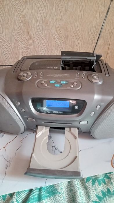 Самсунг S70. Отличный.