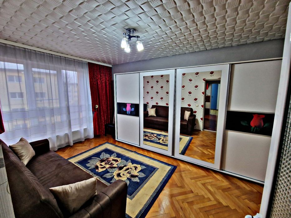 Închiriez apartament cu 2 camere