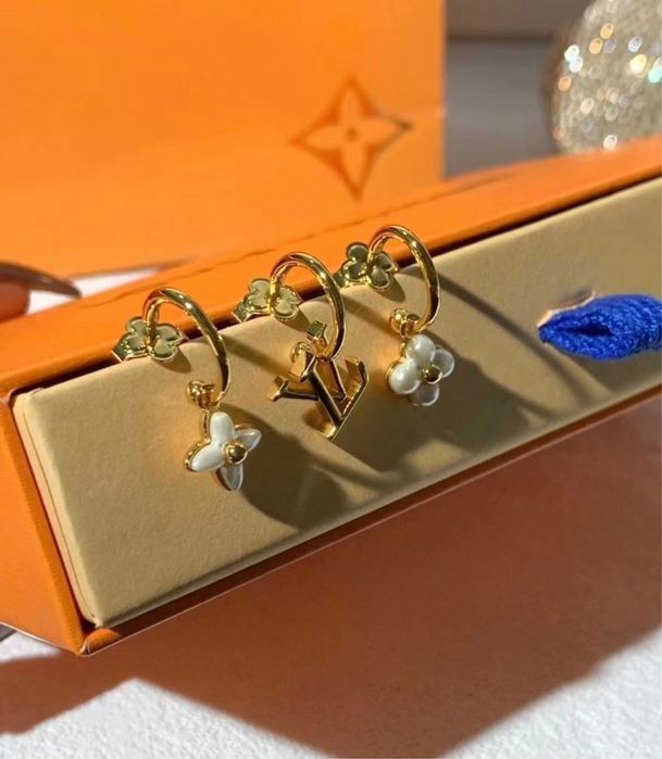 LV обеци New Season