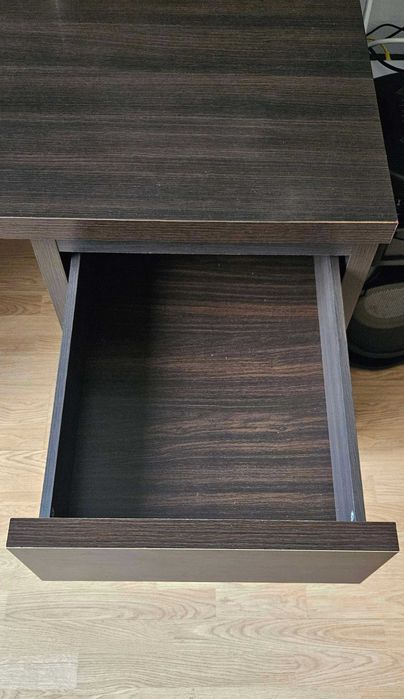 Практично бюро в цвят венге