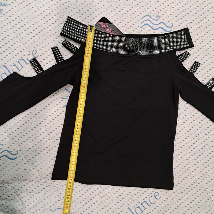 Дамска блуза с камъчета, размер "S", памучна материя.