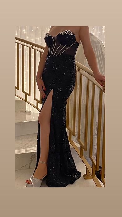 Rochie de evenimente purtată o singură dată mărimea S/M se poate da si cu geanta de mănă
