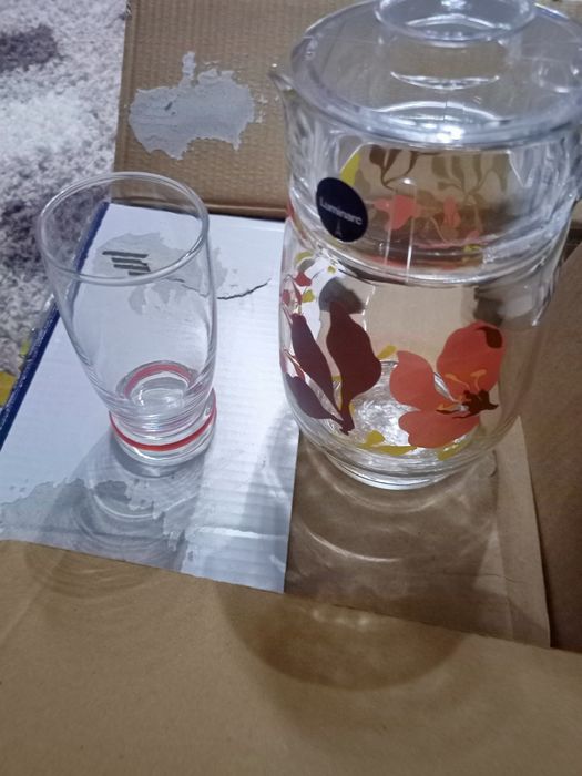 Новая посуда в упаковке 46 предметов.