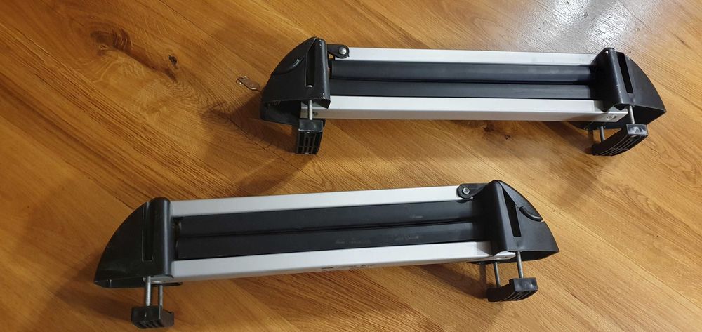 Suport pentru 4 schiuri