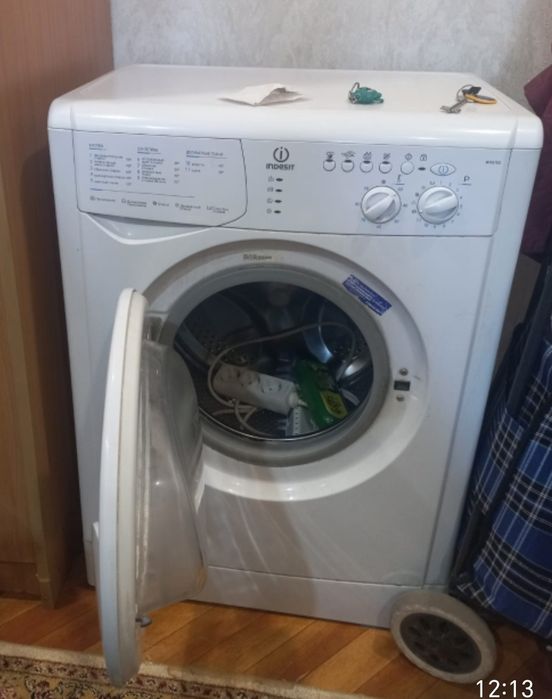 Продам стиральную машину INDESIT