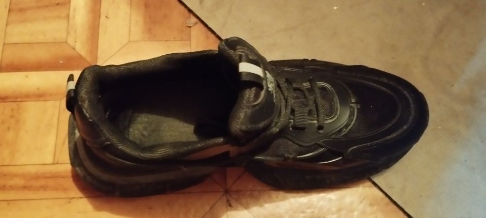 Кроссовки черные, размер 39-40