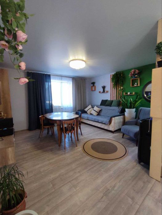 Продам трехкомнатную с отличным ремонтом