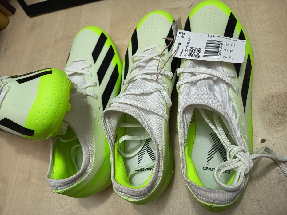 Adidas X CRAZYFAST 3 FG  
2 perechi de ghete de fotbal noi cu etichetă mărimile 44 și 44½