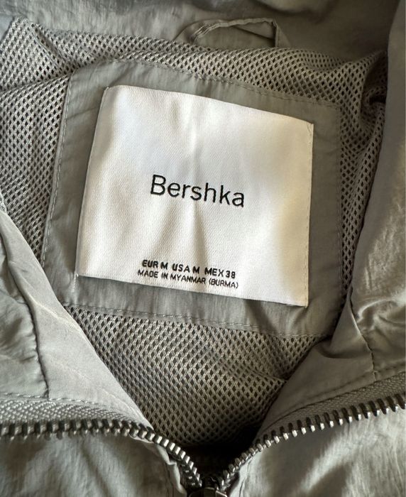 Ветровка от Bershka