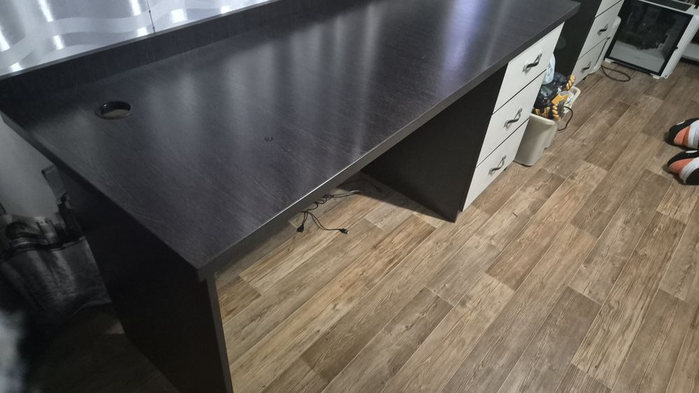 Стол компьютерный с выдвижными ящиками