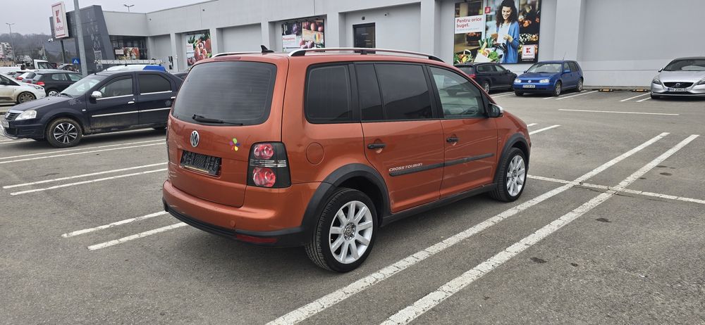 Volkswagen Touran Cross