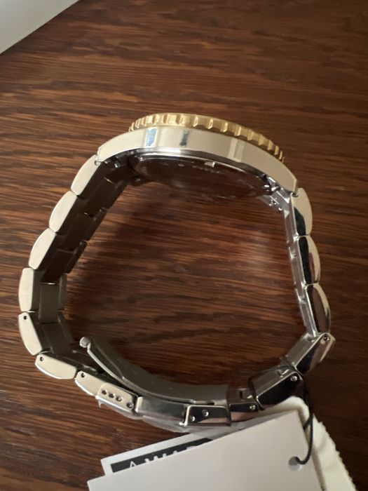Ceas fossil nou