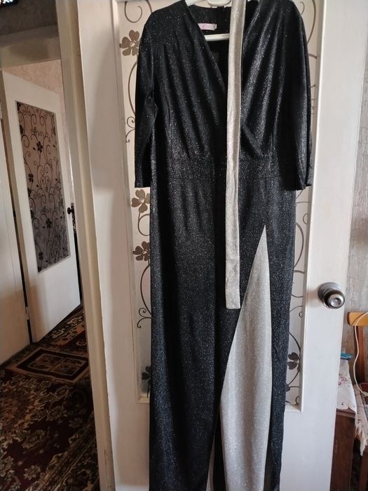 Продаётся красивый вечерний костюм в виде комбинезона