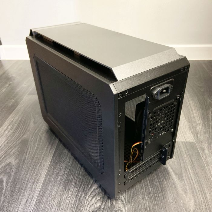 Корпус Couguar Mini-ITX