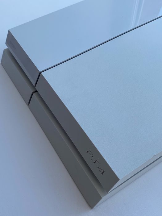 Playstation 4 white
