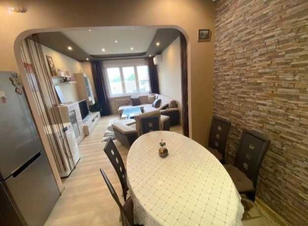 Дава се под наем Двустаен апартамент в София, Център - 81 кв.м за 250 € - Снимка #1