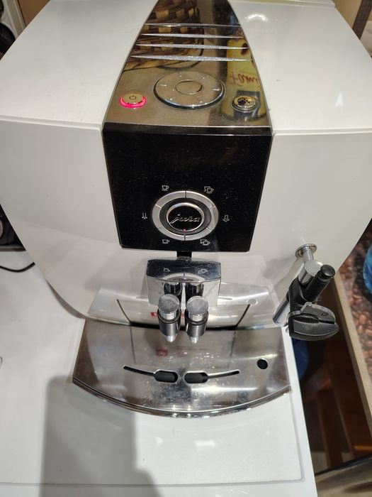 Продавам Кафеавтомат Jura J5 IMPRESSA