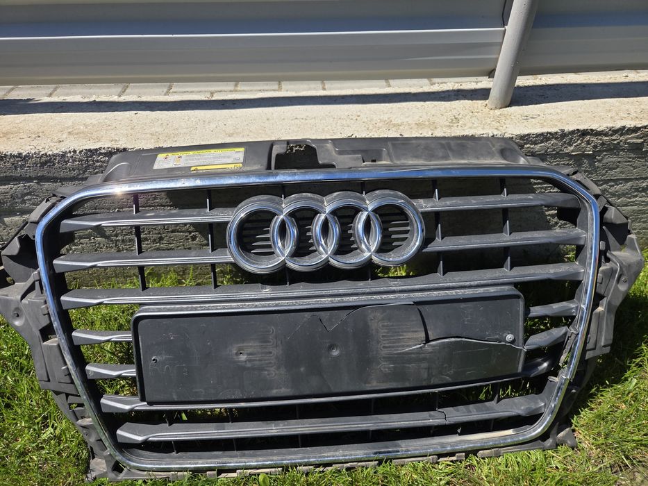 Sigla audi și margine grila element cromat