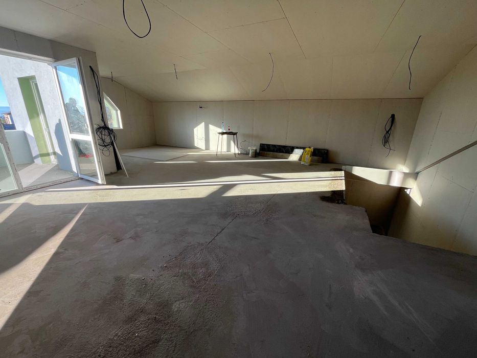 Продава се двуетажна, напълно обновена къща в гр. Крън