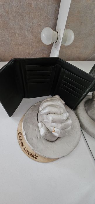 Продам кожаные кошельки.