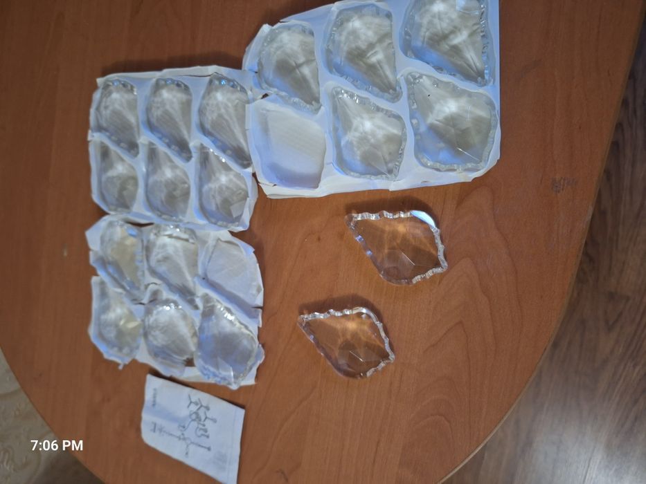 Продаётся люстра хрустальная