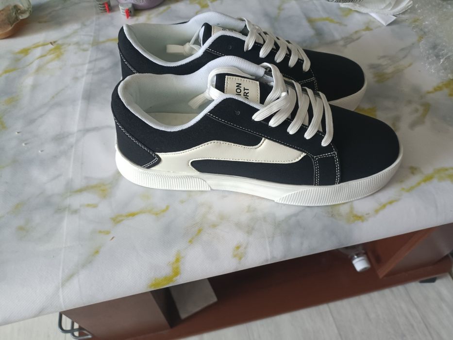 Продам новые кросовки.