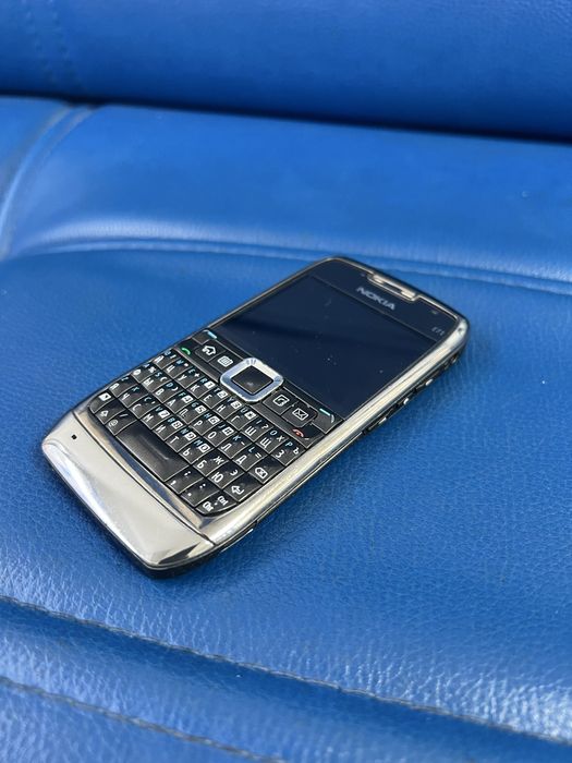 Nokia E71 в идеальном зоводской состоянии!!!