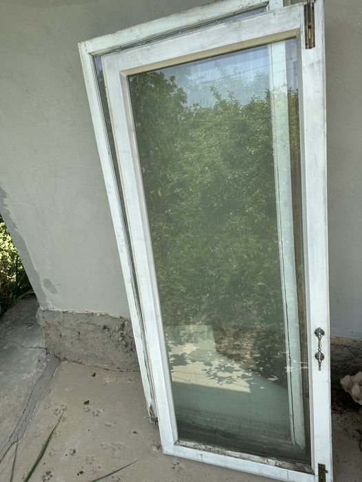 Окна БУ деревянные , белые. со стеклом.