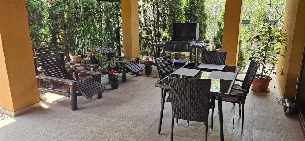 Casa de vanzare cu gradina.