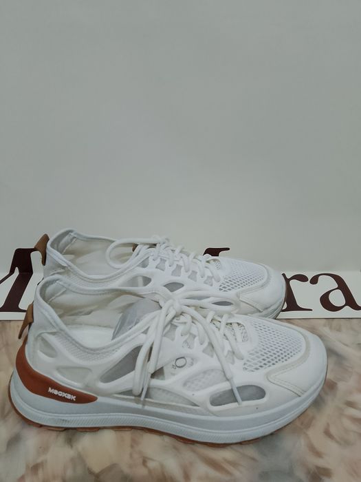 Продам кроссовки в отличном состоянии.