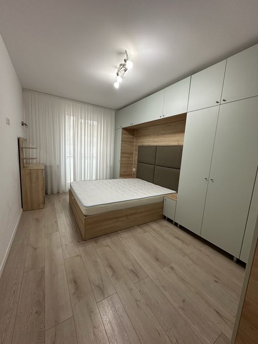 Inchiriez apartament 3 camere cu loc de parcare / Pacurari