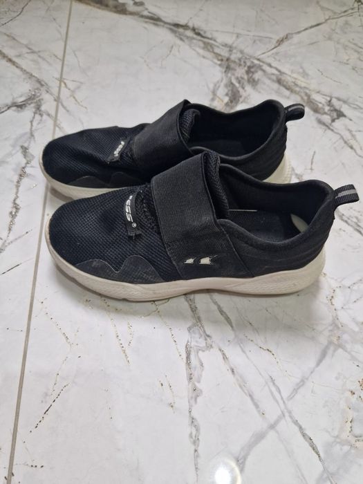 Кроссовки по 500тг