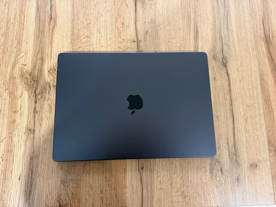НОВ MacBook Pro 16" M5 PRO Chip 18-CPU/20-GPU/24GB RAM/1TB SSD В ГАРАНЦИЯ ДО 20.04.2027г