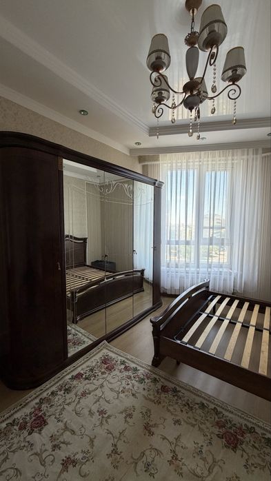 Ищем девушку на подселение, Астана