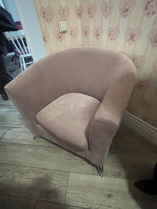 Мебель для офиса, телевизор, кресло