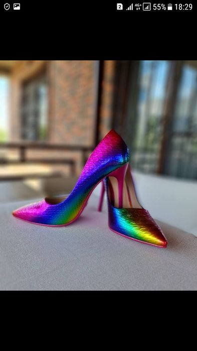 Красивые, нарядные туфли.