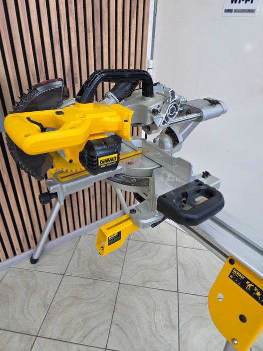 DeWalt Fierastrau circular 2 in 1 + Stand pentru fierastrau circular